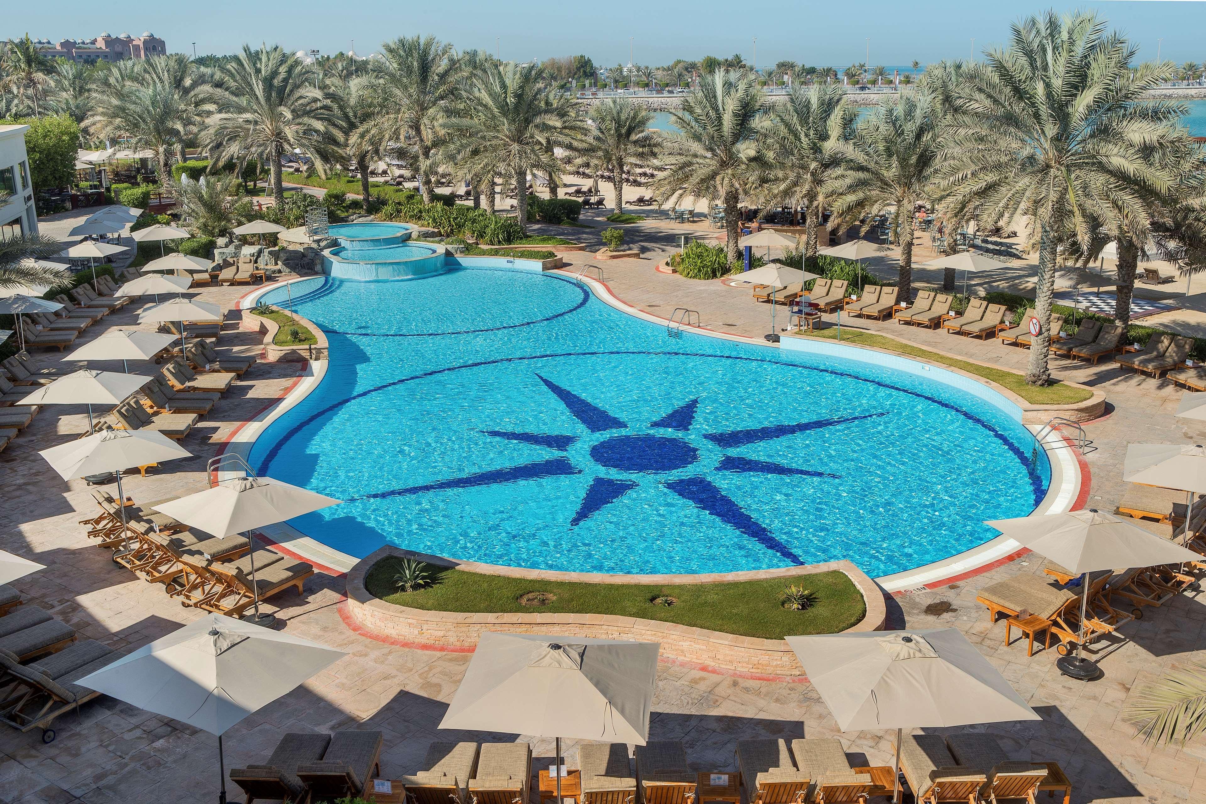 Radisson Blu Hotel & Resort, Abu Dhabi Corniche Экстерьер фото